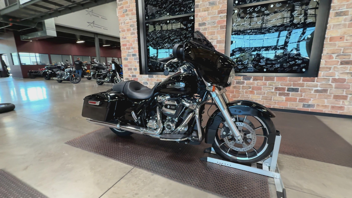 Street Glide®