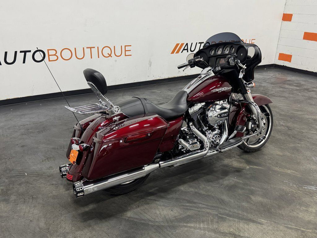 Street Glide®