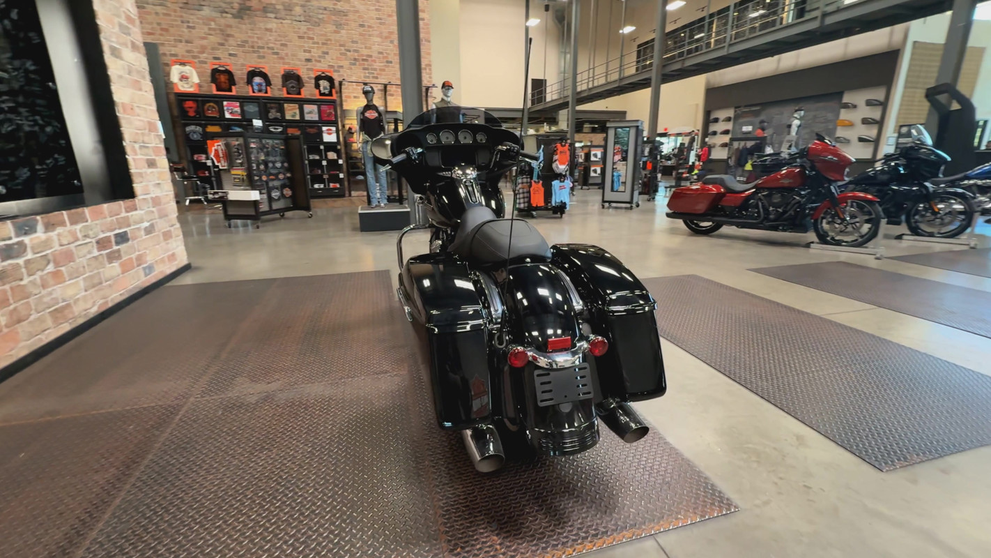 Street Glide®