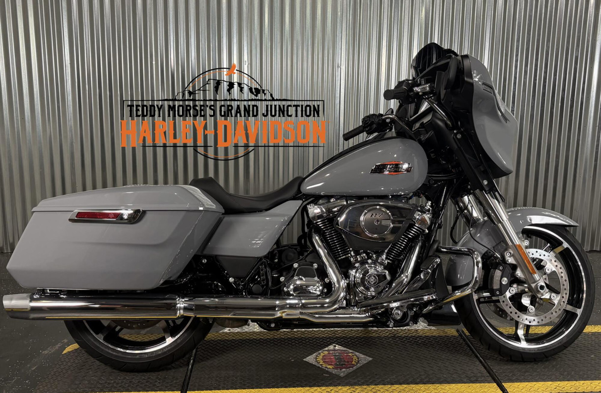 Street Glide®