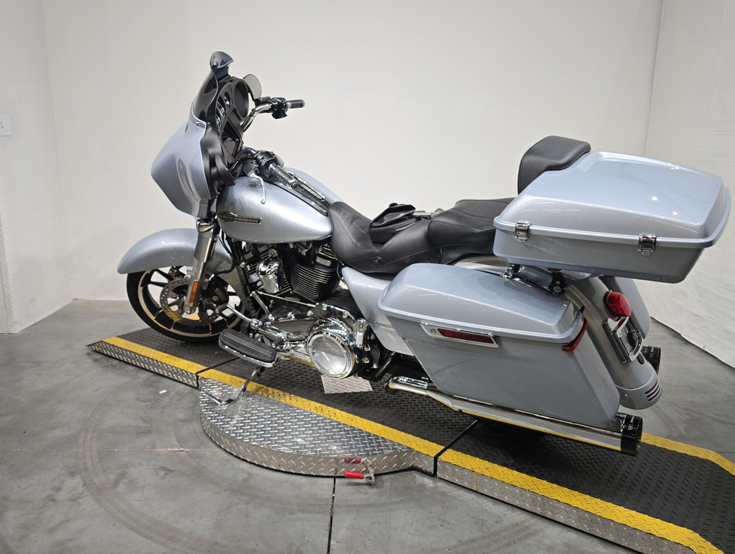 Street Glide®