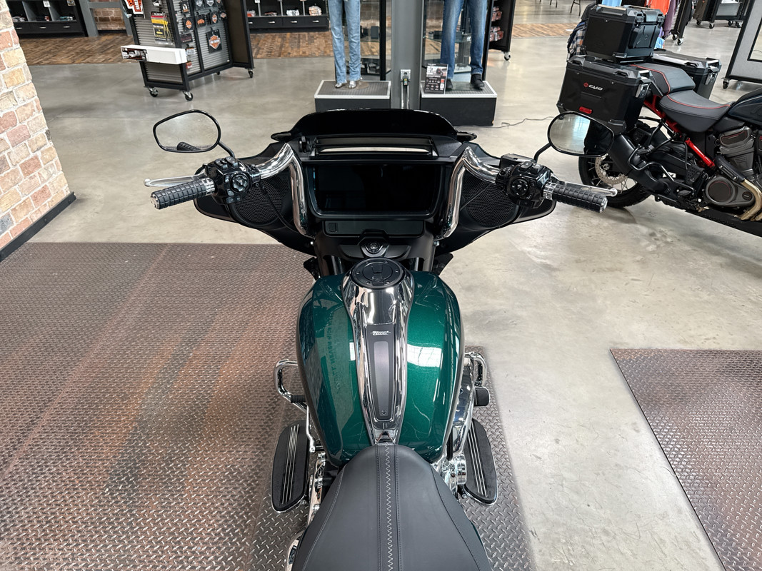 Street Glide®