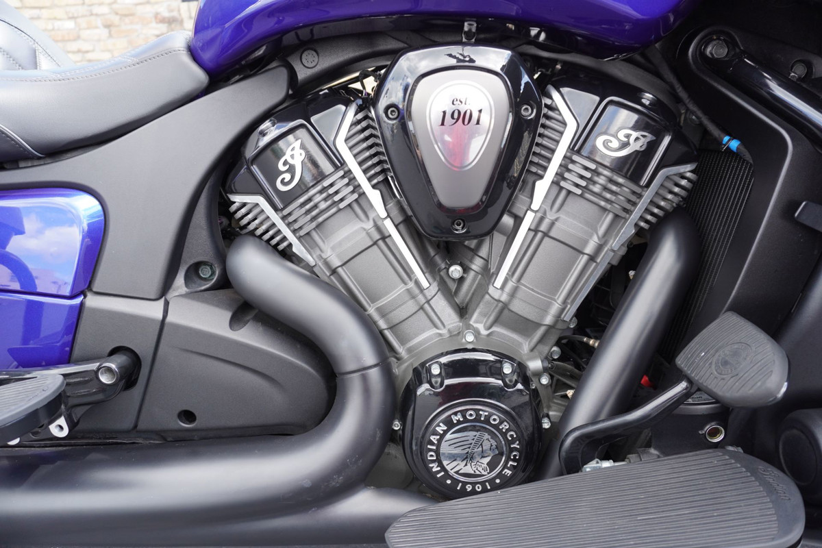 Pursuit Dark Horse Premium Package