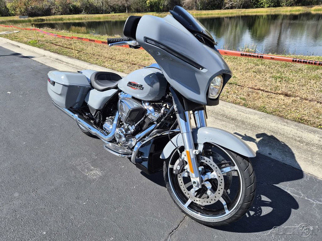 Street Glide®
