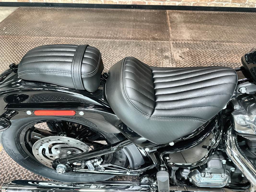Street Bob®