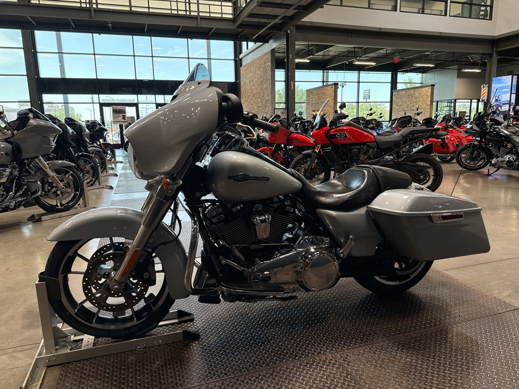 Street Glide®