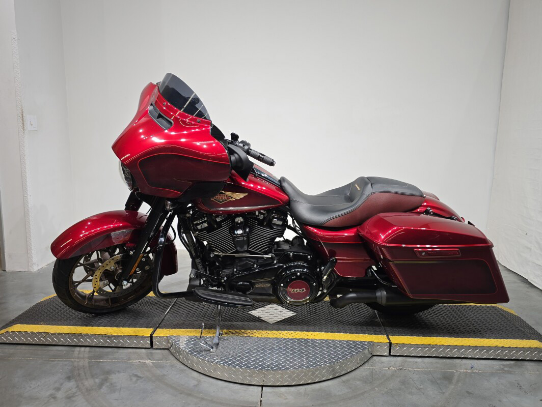 Street Glide®