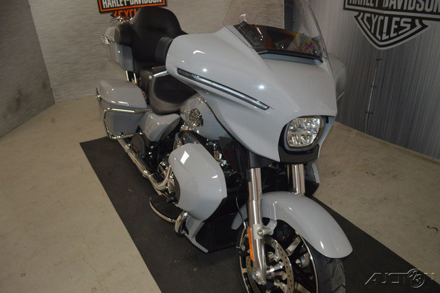 Street Glide® Ultra
