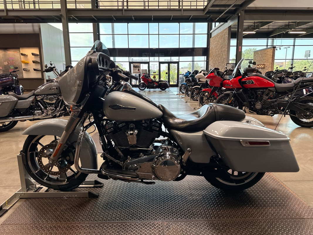 Street Glide®