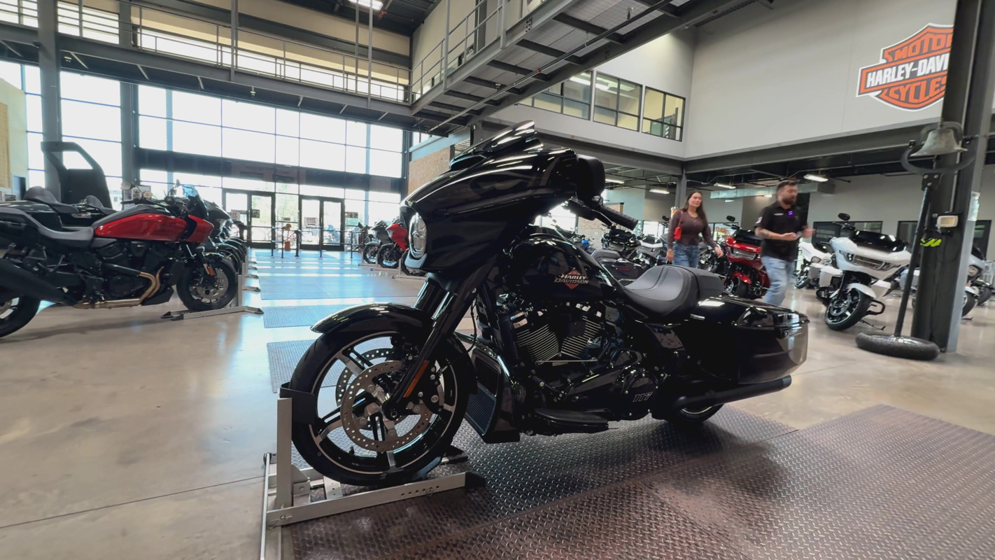 Street Glide®