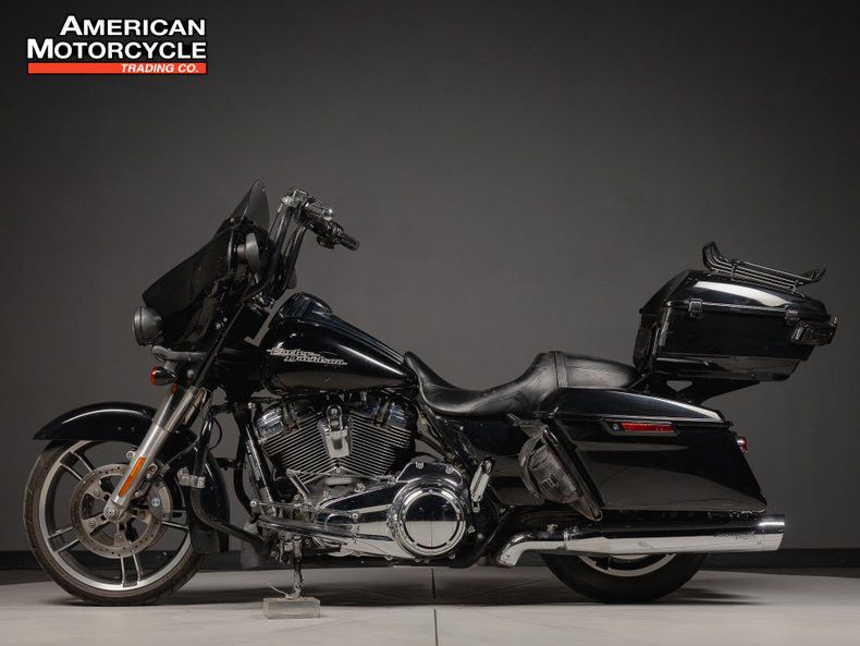 Street Glide®