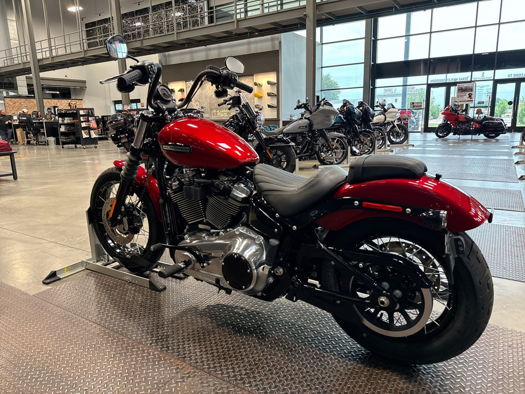 Street Bob®
