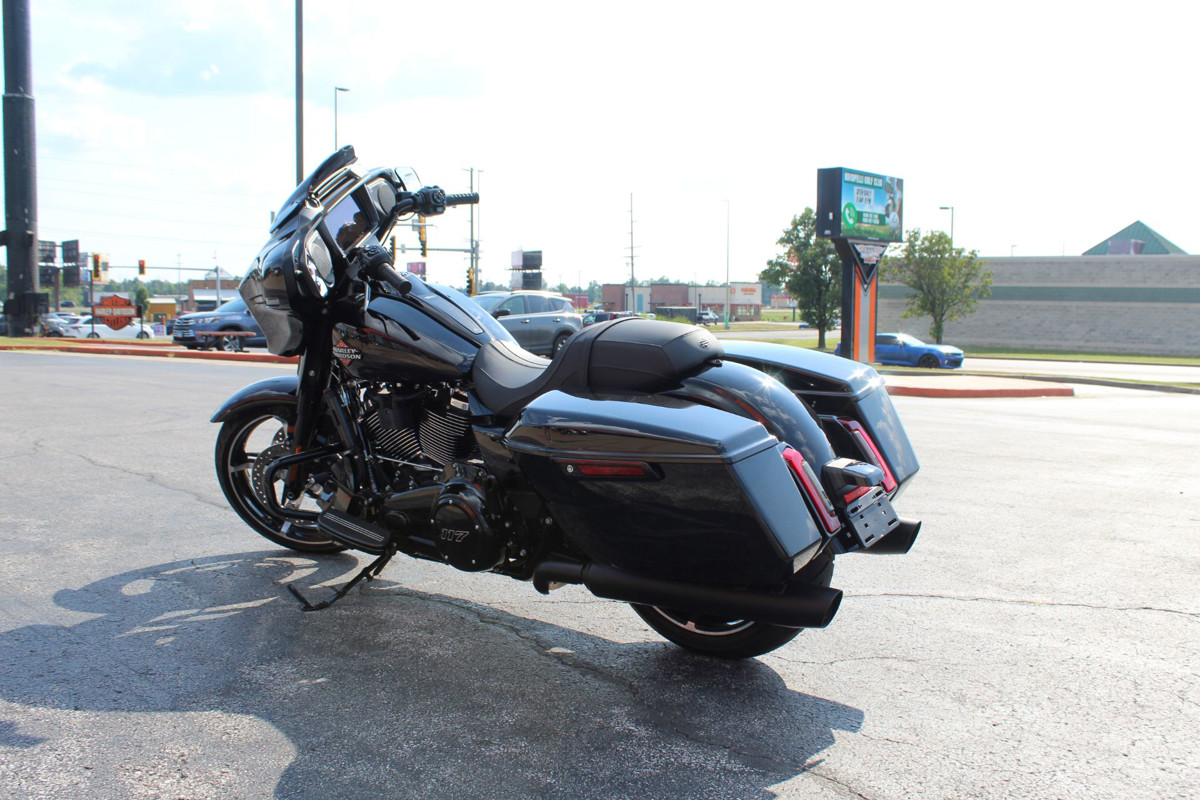 Street Glide®