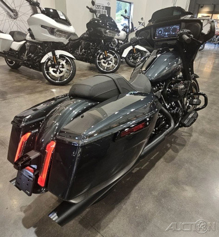 Street Glide®
