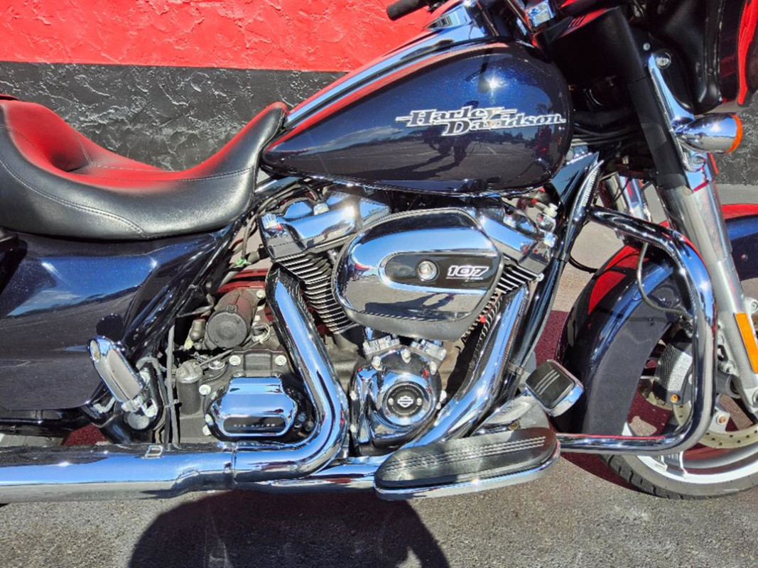 Street Glide®