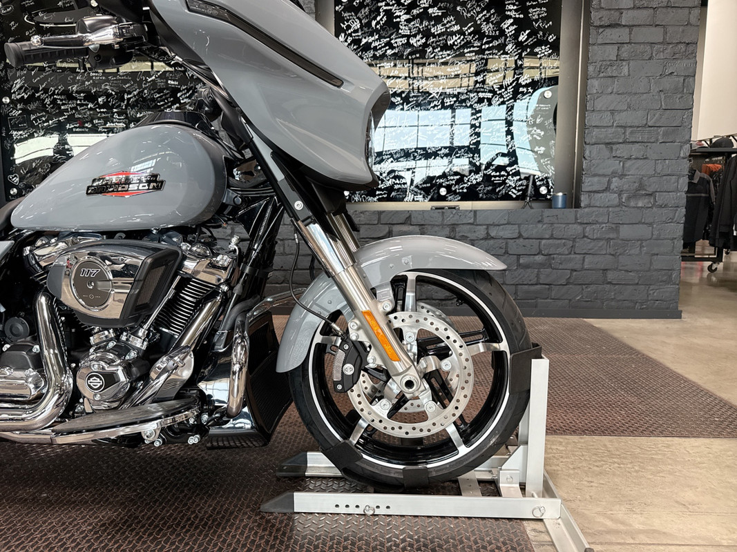 Street Glide®