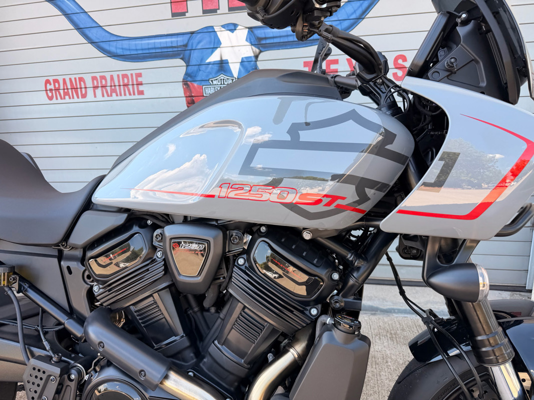 Pan America® 1250 ST