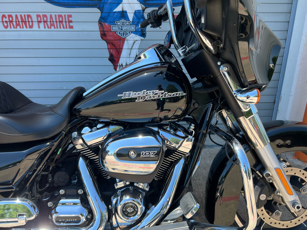 Street Glide®