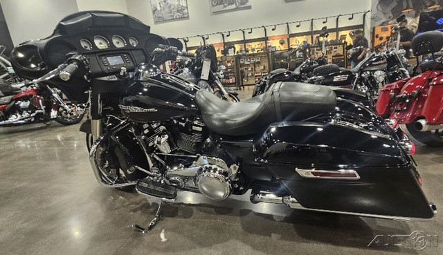 Street Glide®