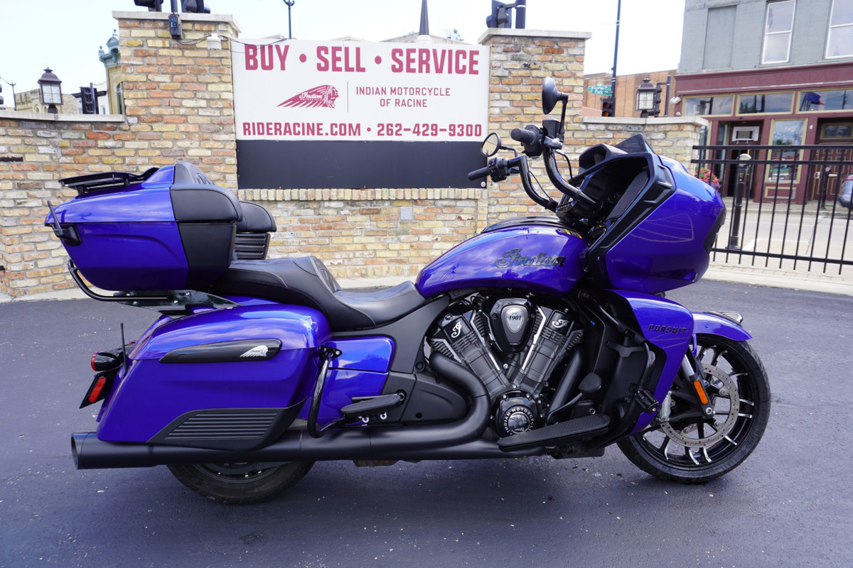 Pursuit Dark Horse Premium Package