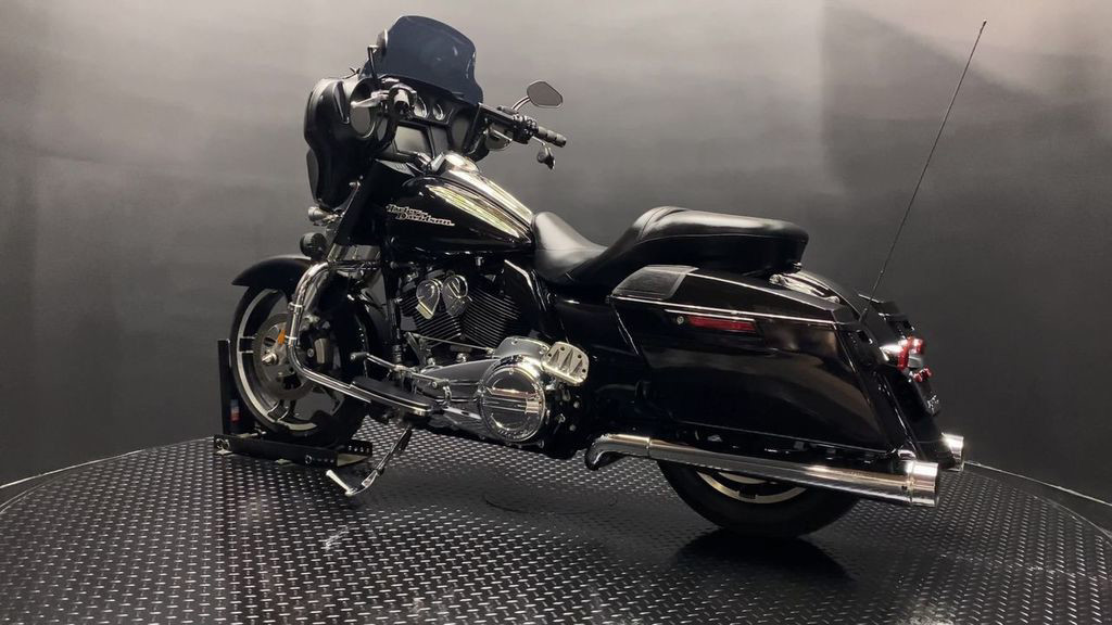 Street Glide®