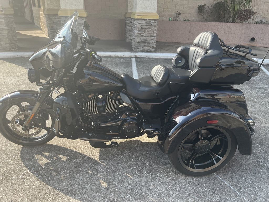 CVO® Tri Glide® Ultra