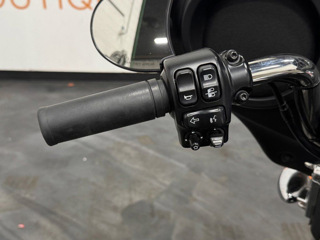 Street Glide®