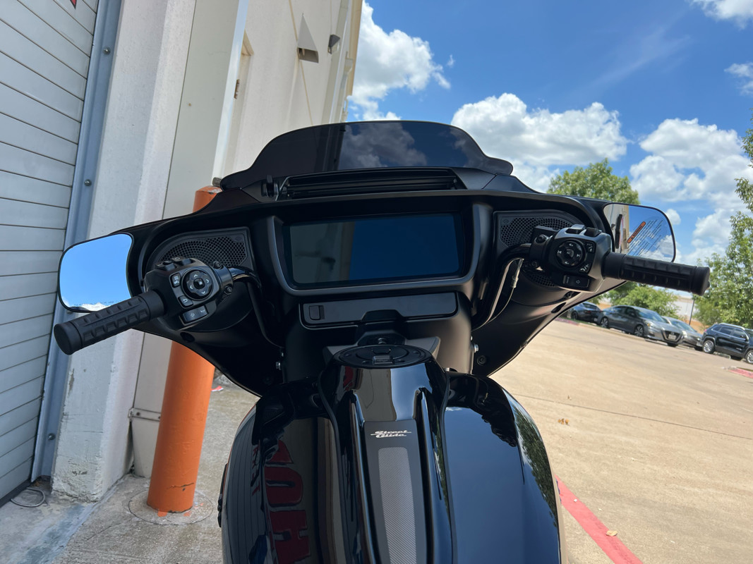 Street Glide®