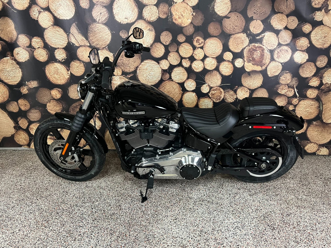 Street Bob®