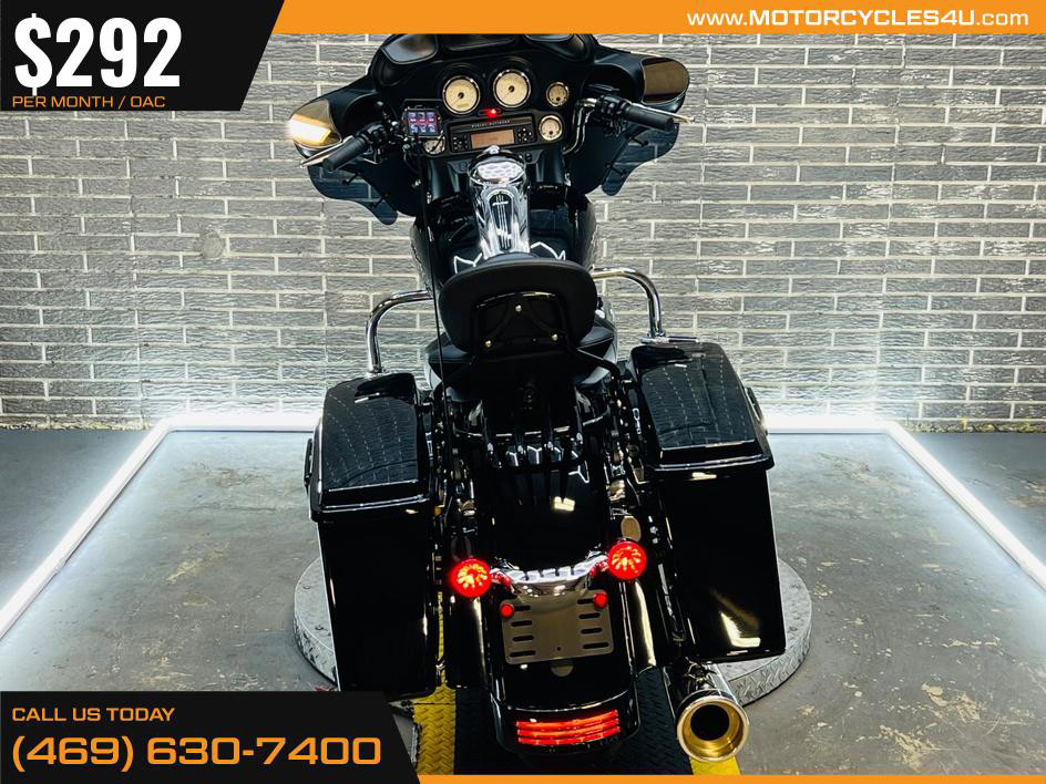 Street Glide®