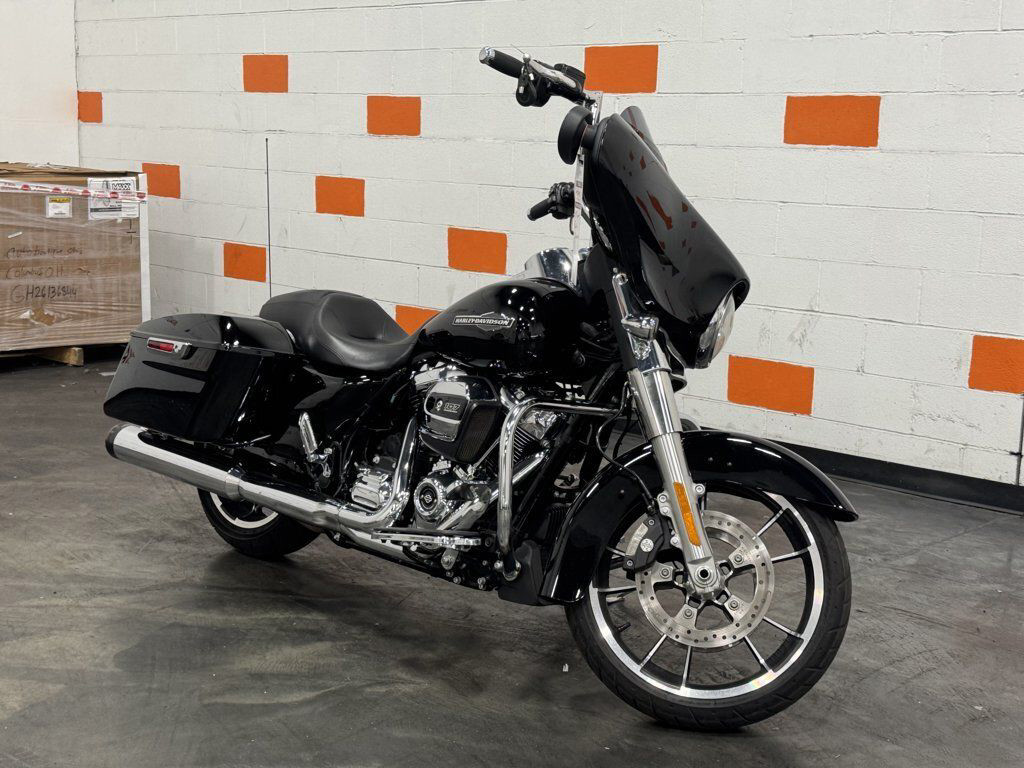 Street Glide®
