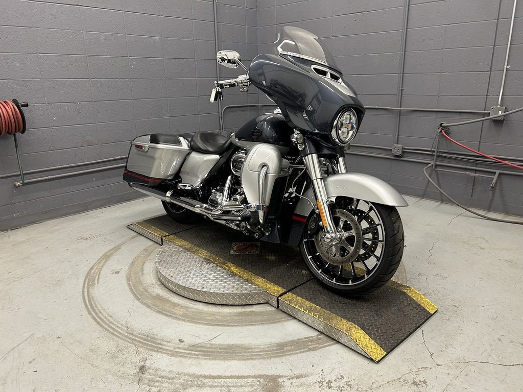 CVO® Street Glide®