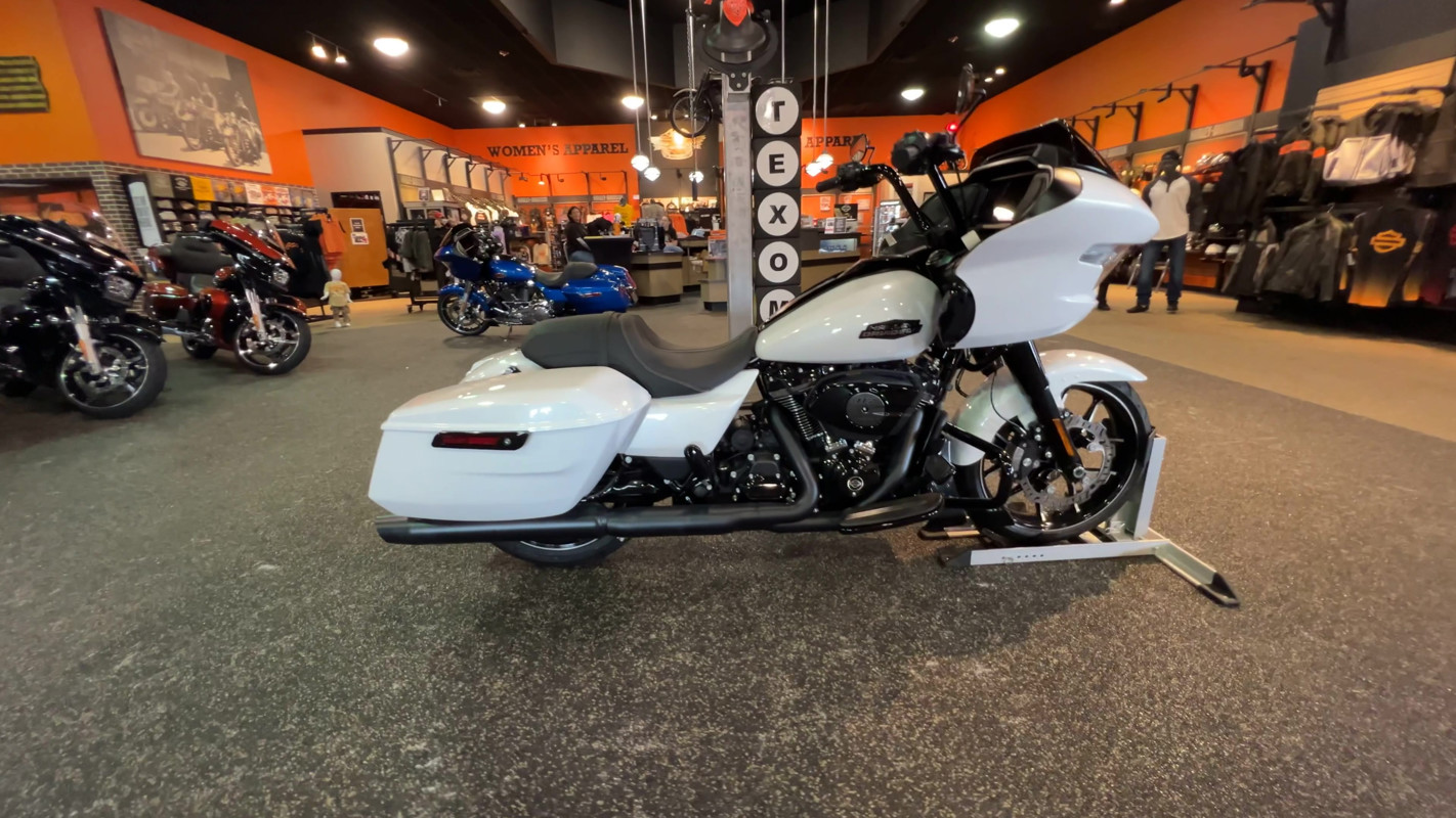 Road Glide®