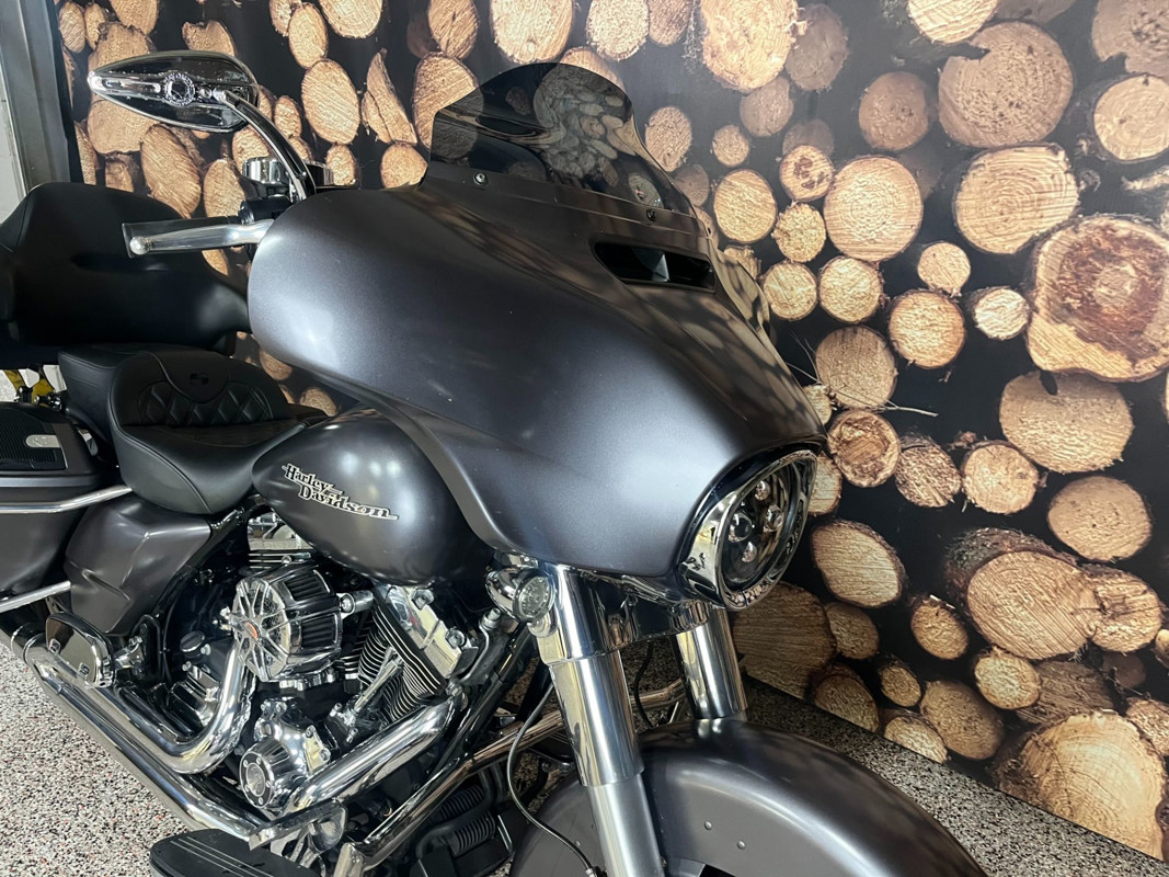 Street Glide®