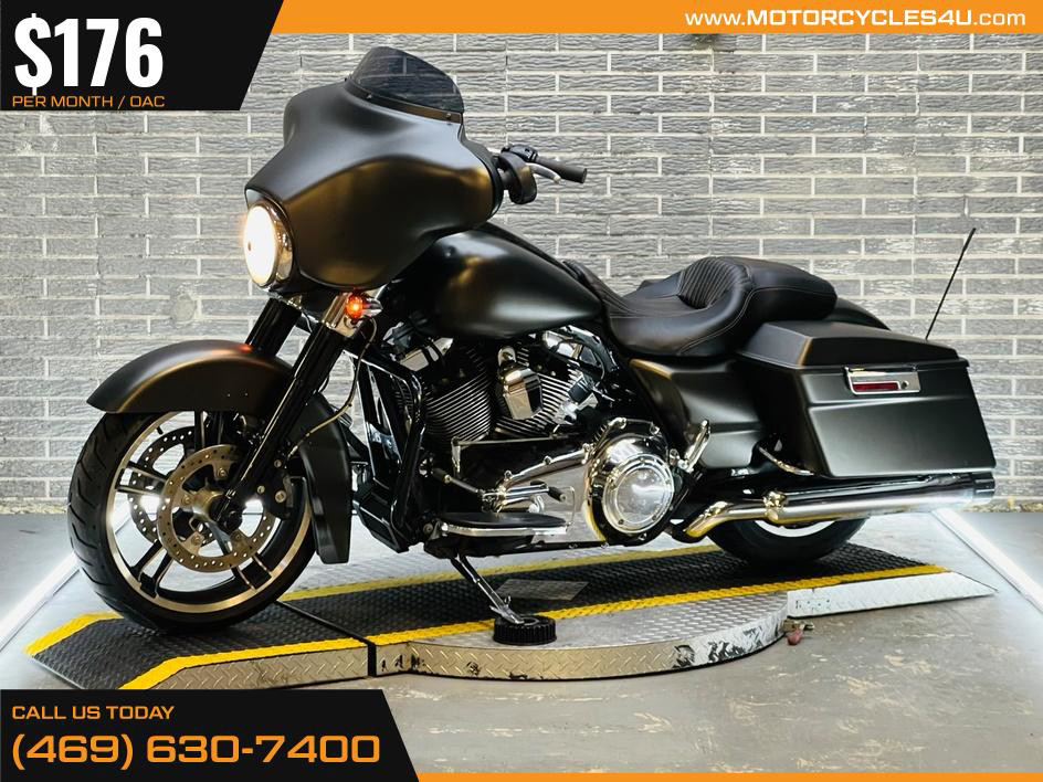 Street Glide®
