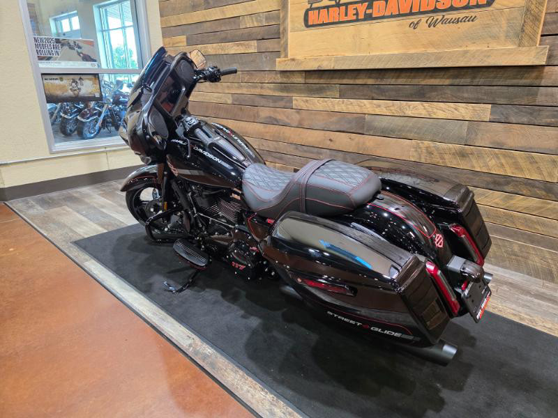 Street Glide®