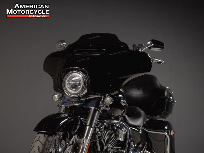 Street Glide®