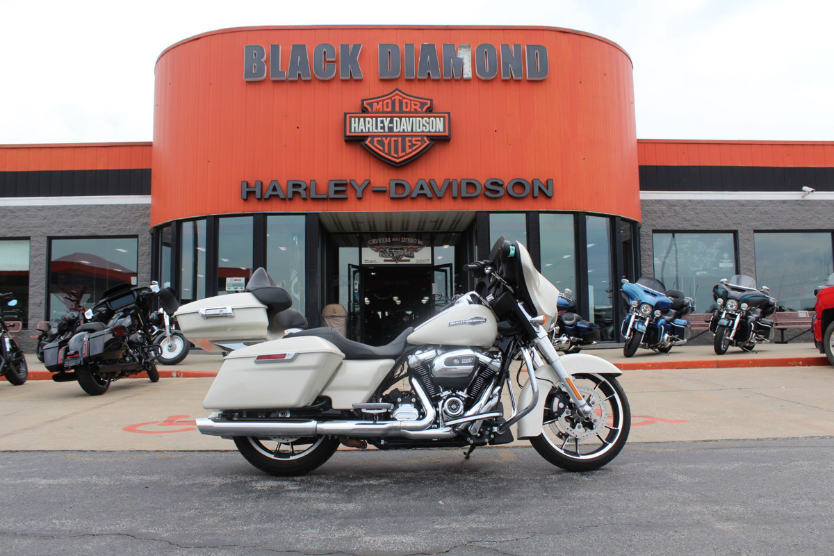Street Glide®