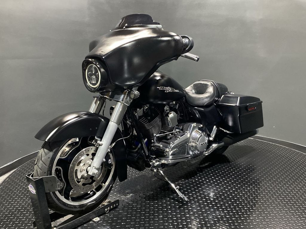 Street Glide®