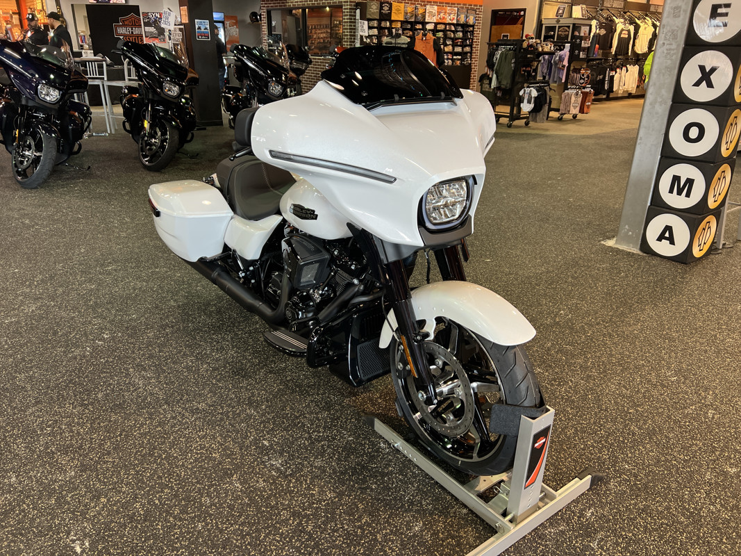 Street Glide®