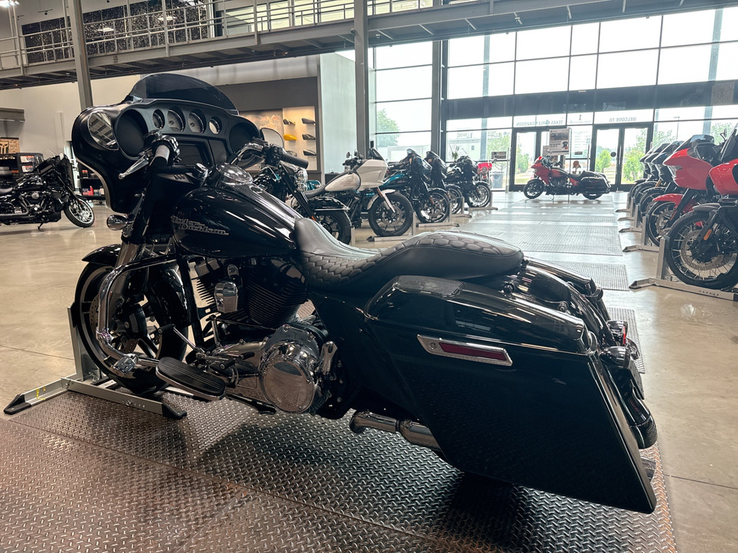 Street Glide®