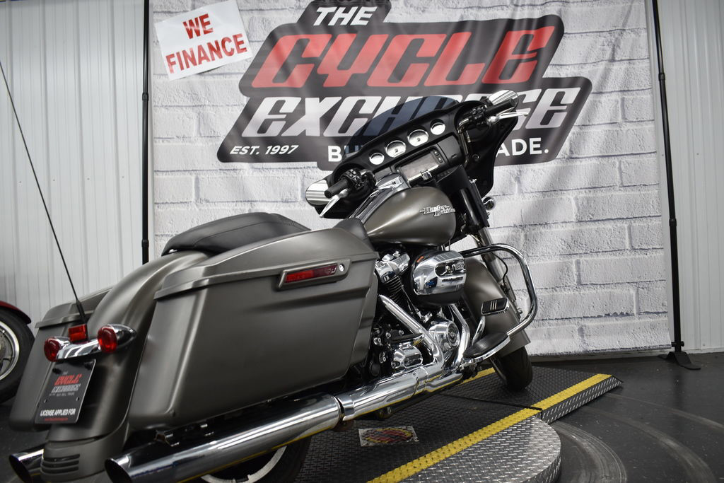 Street Glide®