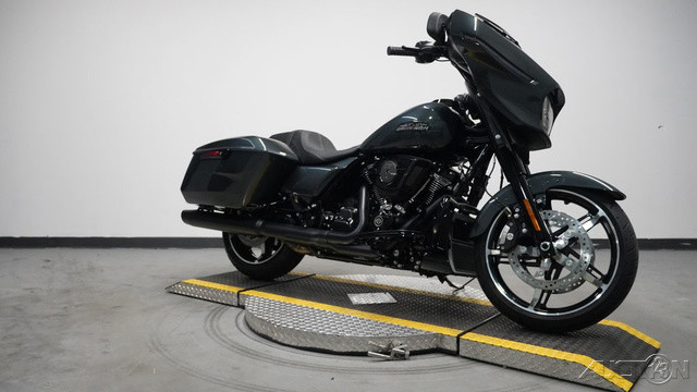 Street Glide®