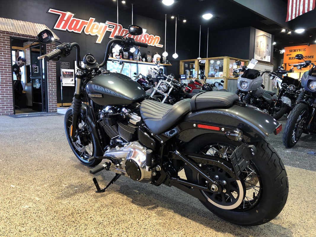 Street Bob®