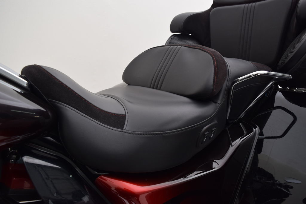 CVO® Tri Glide®