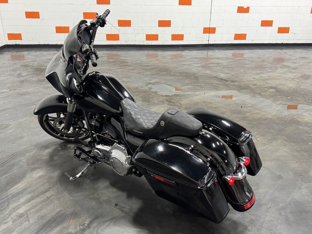 Street Glide®