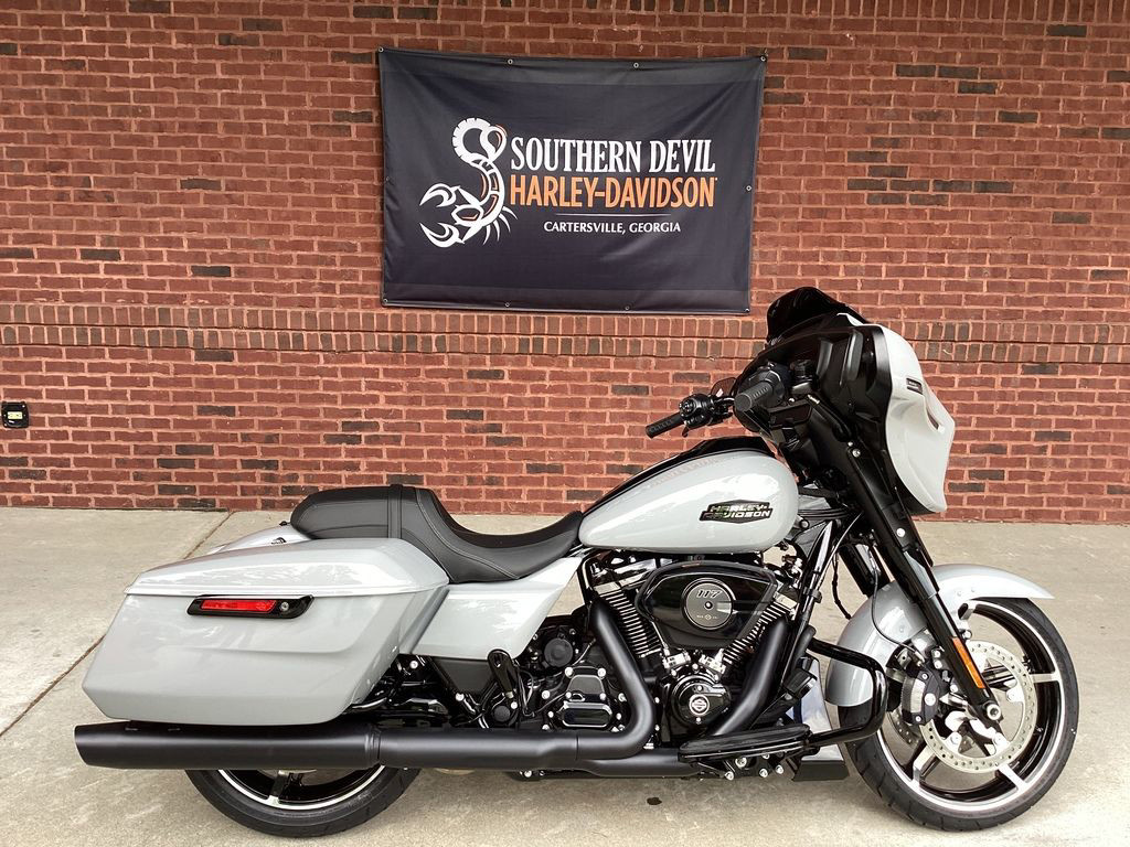 Street Glide®