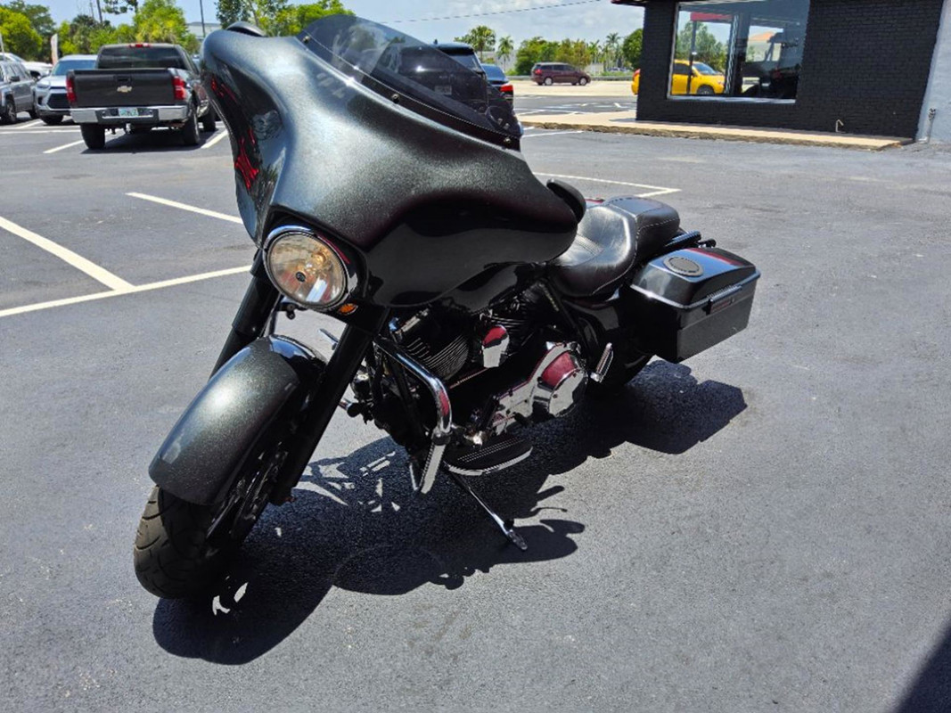 Street Glide®