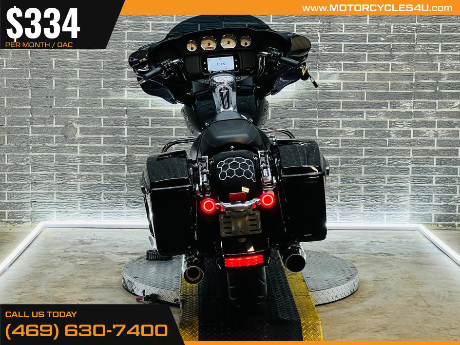 Street Glide®