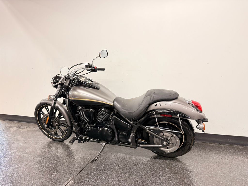Vulcan 900 Custom